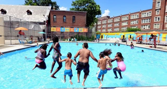 紐約市公共泳池因疫情關閉，被批「會使更多孩子溺死」