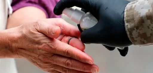 兩種消毒噴霧證實對物體表面新冠病毒有效丨這14種"有毒"洗手液不要用