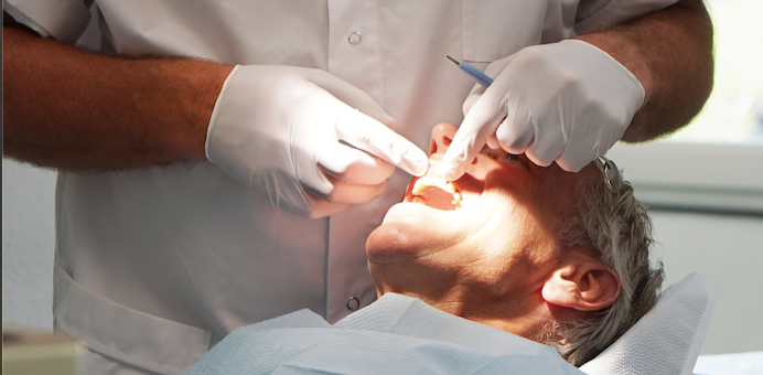 美国牙医为骗钱故意钻烂患者牙齿再修复，5年毁掉上千颗牙齿？！
