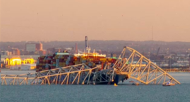 全州紧急状态！10 万吨货轮失控，撞上巴尔的摩大桥，数人失踪！
